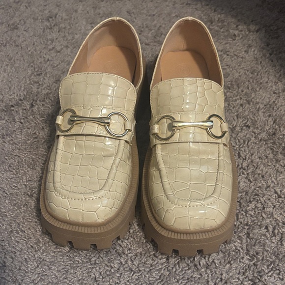 Urban Outfitters Shoes - Urban Outfitters Cream Croc-Embossed Loafers with Gold Detail